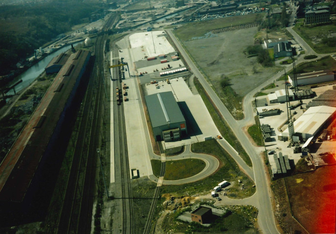 Charleroi. Montignies-sur-Sambre. Zone portuaire. Plate-forme multimodale. Trieu-Kaisin.