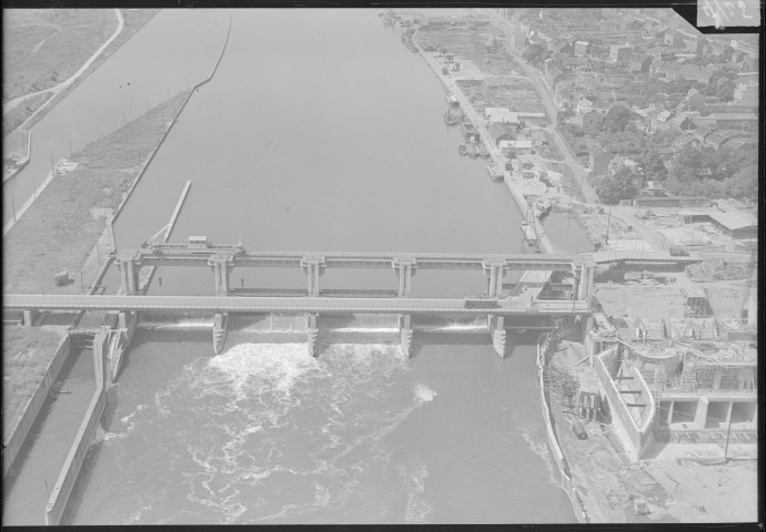 Ampsin-Neuville. Barrage éclusé.