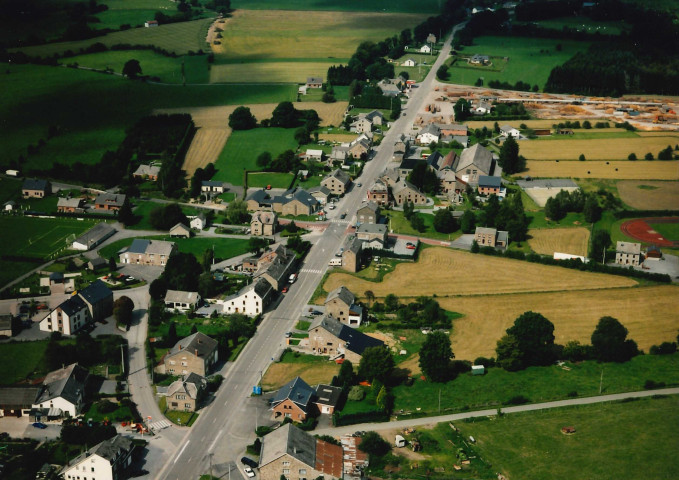 Manhay. RN 30-805-651. Aménagement du carrefour.