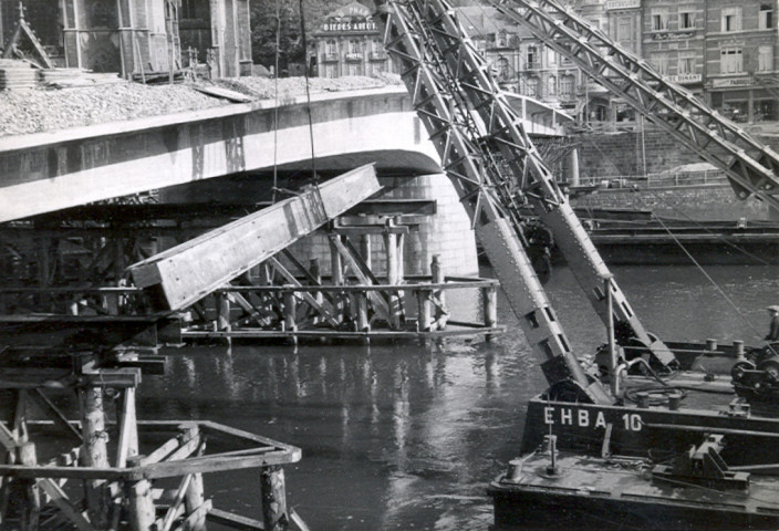 Vues de la construction du pont Charles de Gaulle