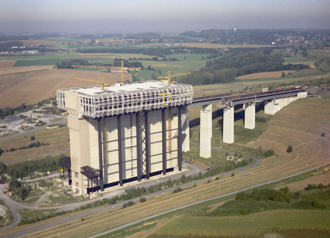 Strépy-Bracquegnies et Thieu. Évolution des travaux de construction de l'ascenseur funiculaire.