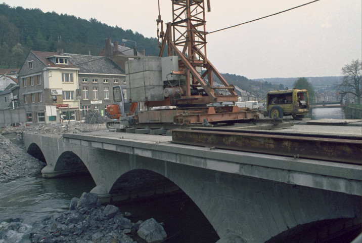 Nismes. Aménagement de la traversée de la localité et réparation du pont sur l'Eau Noire.