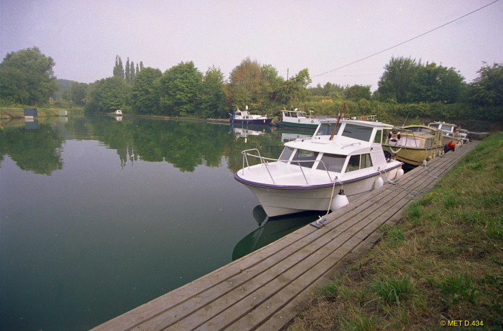 Péruwelz. Port de plaisance.