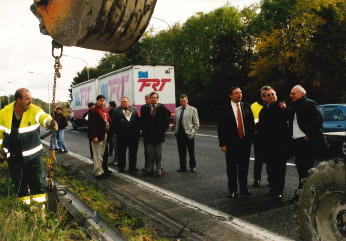 Manage. Inauguration des travaux de mise à trois bandes par M. le ministre Daerden.