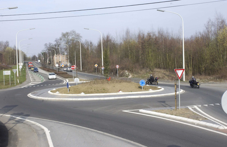 Namur. Malonne. RN 90. Aménagements de sécurisation pour véhicules à deux roues.