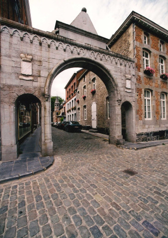 Chimay. Grand'Place. Collégiale Sainte-Pierre et Paul.