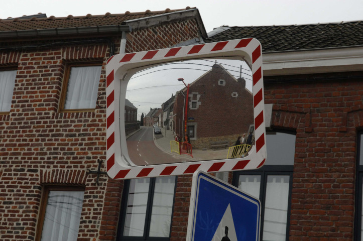 Blégny. Mortier. Inauguration dans une école par M. le ministre Daerden.