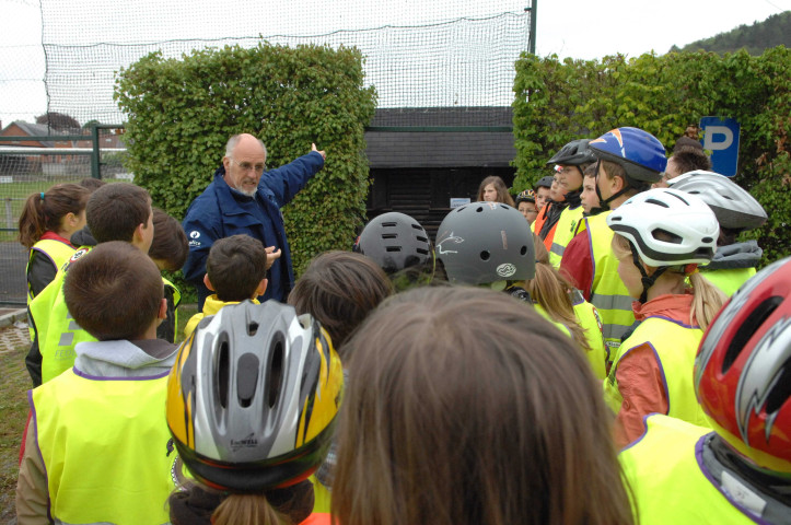Andenne. Passage du brevet de cycliste.
