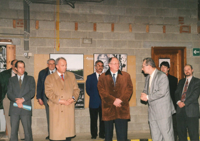 Houyet. Ciergnon. Visite de M. le ministre Lebrun. Pose de la première pierre de la régie autoroutière et de l'atelier Provincial (Aire Wanlin).
