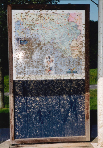 Fernelmont. Franc-Warêt. Aire de repos de l'E42 vers Liège. Relais information services (RIS).