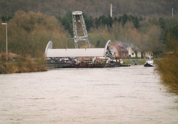 Hastière. Waulsort. Evolution du chantier du barrage-écluse.
