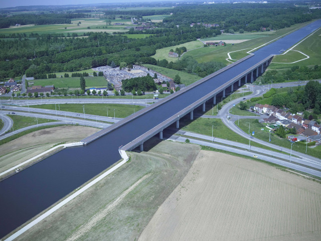 La Louvière. Houdeng-Aimeries. Pont-canal du Centre à 1350 tonnes.