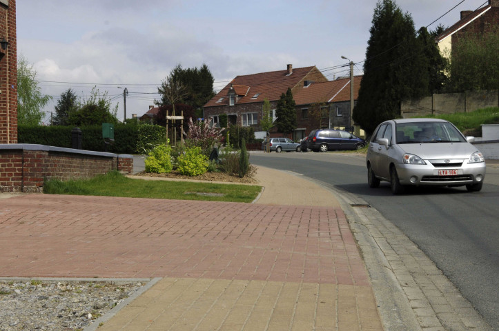 Villers-la-Ville. Mellery. Aménagements pour vélos.