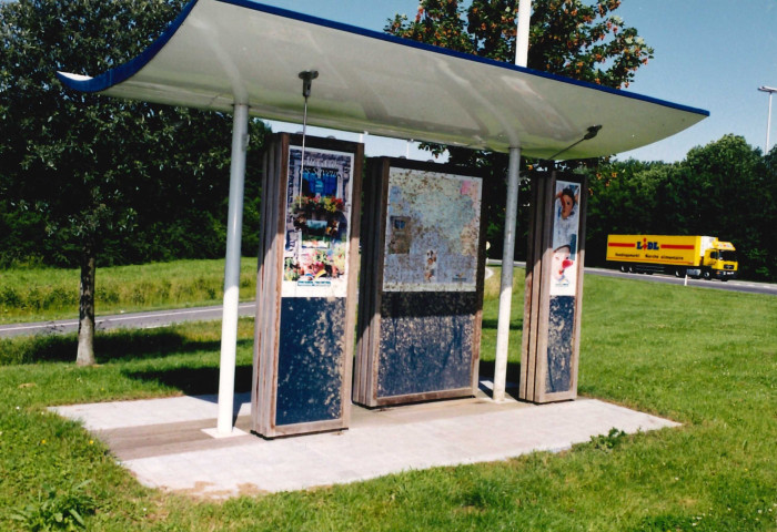 Fernelmont. Franc-Warêt. Aire de repos de l'E42 vers Liège. Relais information services (RIS).