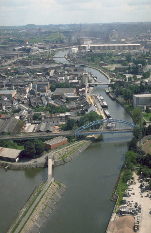 Marchienne-au-Pont. Passerelles et ponts-rails.