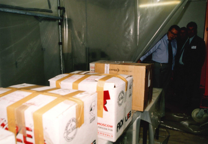 Liège. Sart-Tilman. Traitement de livres du patrimoine wallon. Traitement de moisissures après inondations.