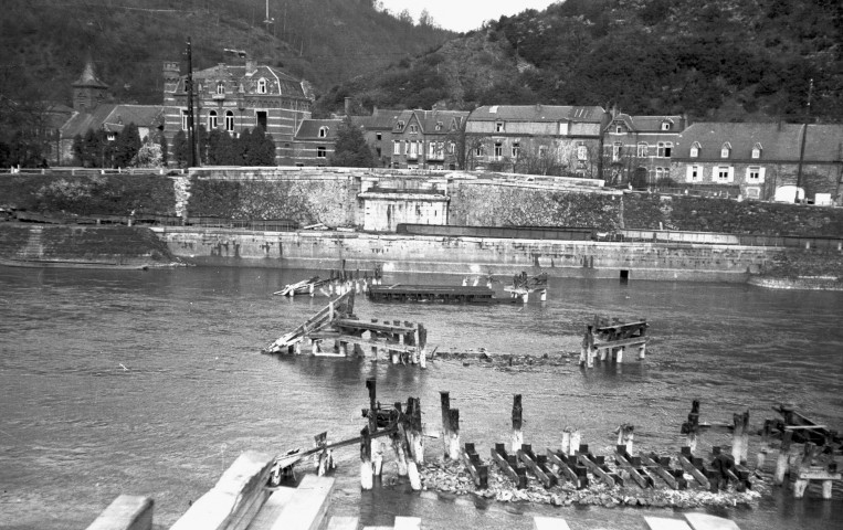 Hastière. Pont détruit sur la Meuse.