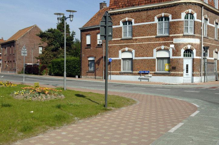 Fernelmont. Franc-Warêt. Fermeture de l'autoroute E42 durant l'abattage d'arbres.