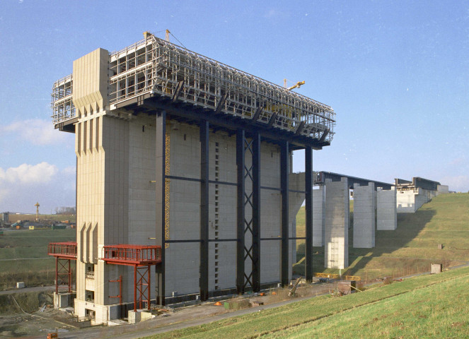 Strépy-Bracquegnies et Thieu. Nouvel ascenseur funiculaire.