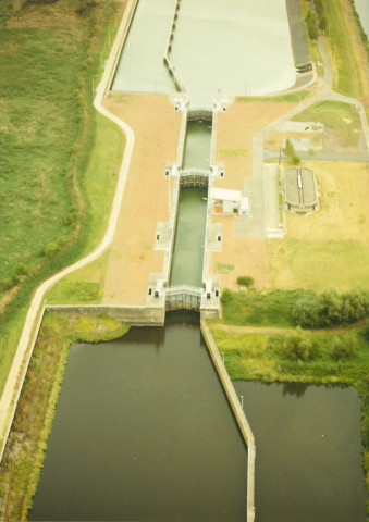 Hensies. Ecluse sur la Haute-Sambre.