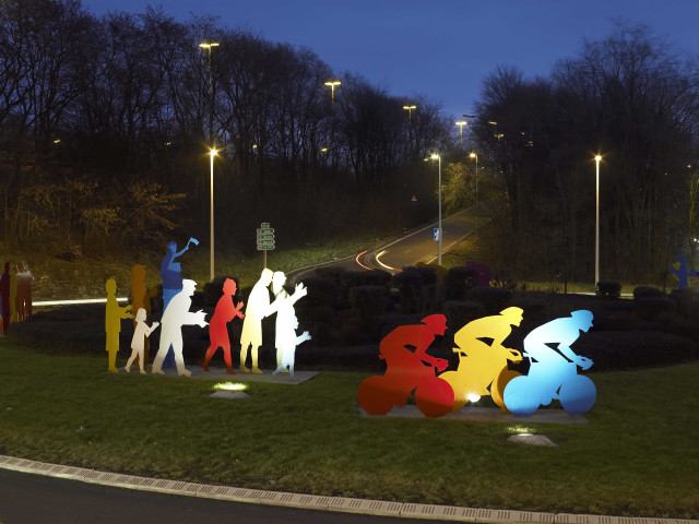Ans. Alleur. Giratoire "Passage du tour de France". Vue de nuit.