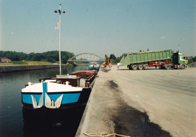 Antoing. Quai de Vaulx sur l'Escaut.