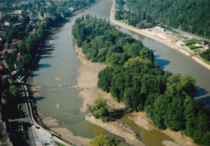 Yvoir. Ile de Godinne.