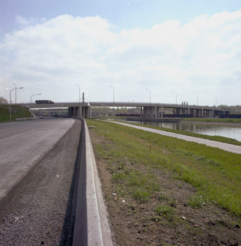 Obourg. Canal du centre.