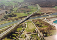 Mons. Pont d'Havré, sur l'ancien canal A 300 T et passerelle piétonne.