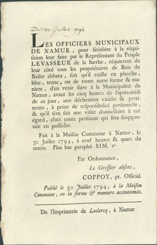 Annonce des officiers municipaux de Namur invitant les propriétaires de bois de noyer abattu à en faire la déclaration à la Maison commune. Signé Coppoy.