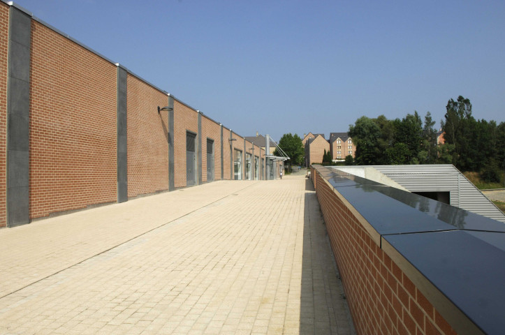 Ottignies-Louvain-la-Neuve. Esplanade. Commerces.