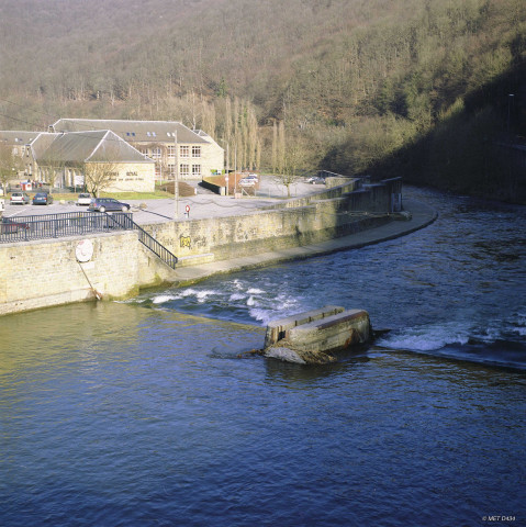 La-Roche-en-Ardenne. Barrage mobile sur un cours d'eau.