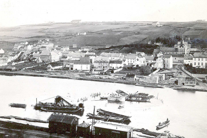 Construction de l'ancien pont