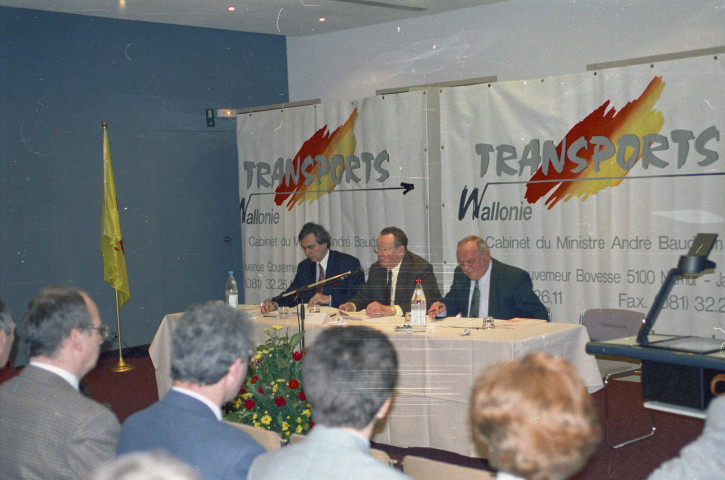 Wépion. Conférence d'André Baudson, ministre des Transports, à propos du T.E.C.