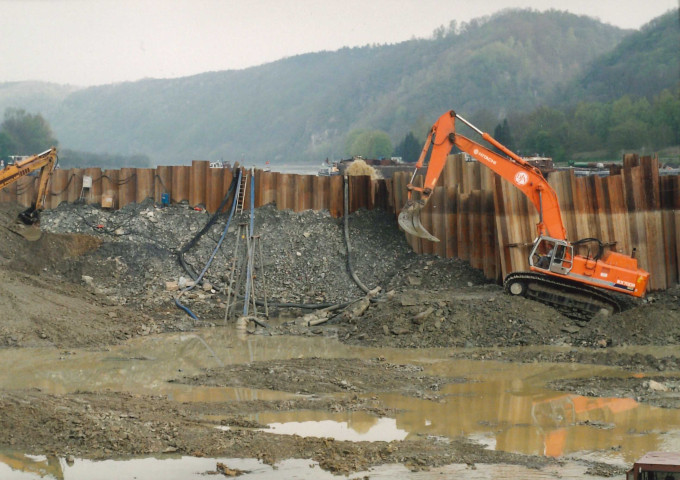 Hastière. Waulsort. Evolution des travaux du nouveau barrage-écluse.