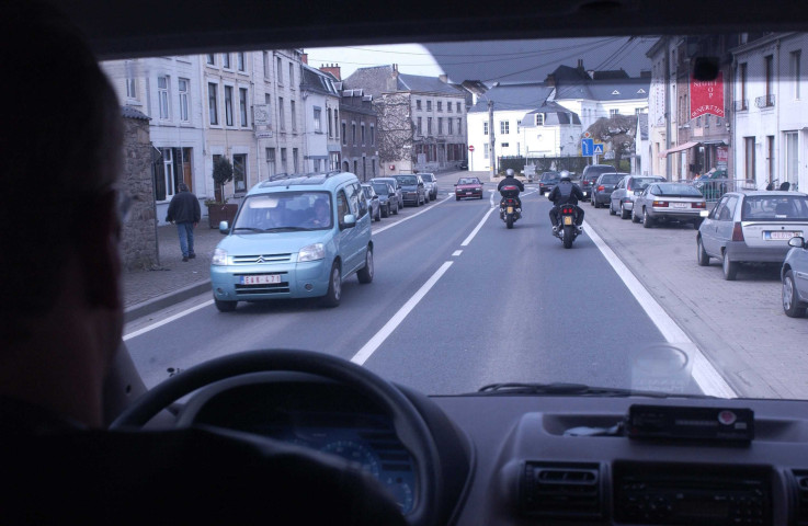 Mettet. Route de la Molignée. Aménagements de sécurisation pour véhicules à deux roues.