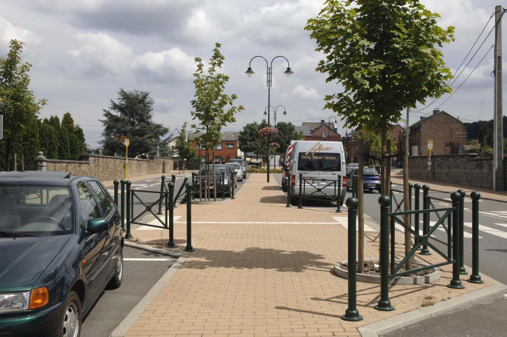 Marche-en-Famenne. Bus TEC et aménagements urbains.