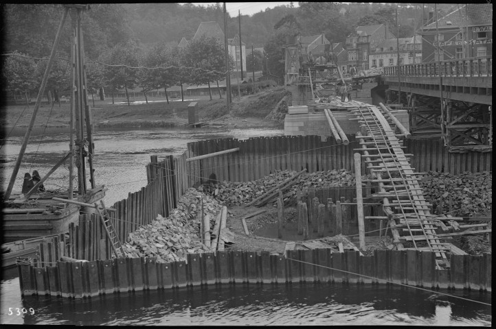 Tilff. Construction du pont sur l'Ourthe.