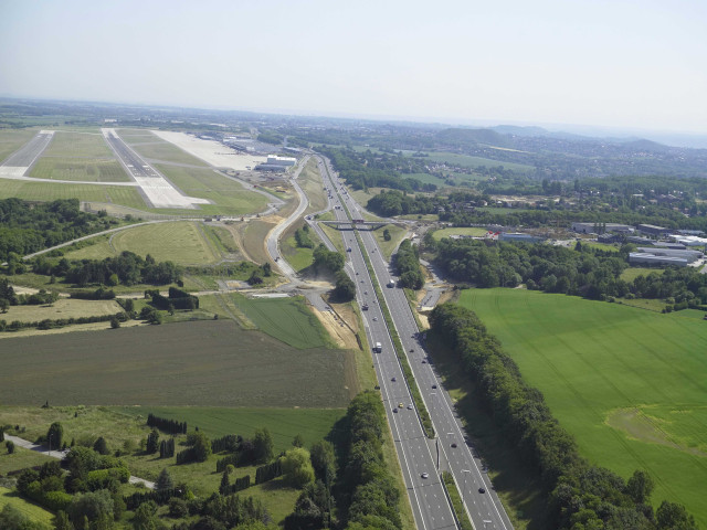 Grâce-Hollogne. Aéroport de Bierset. Vues aériennes.