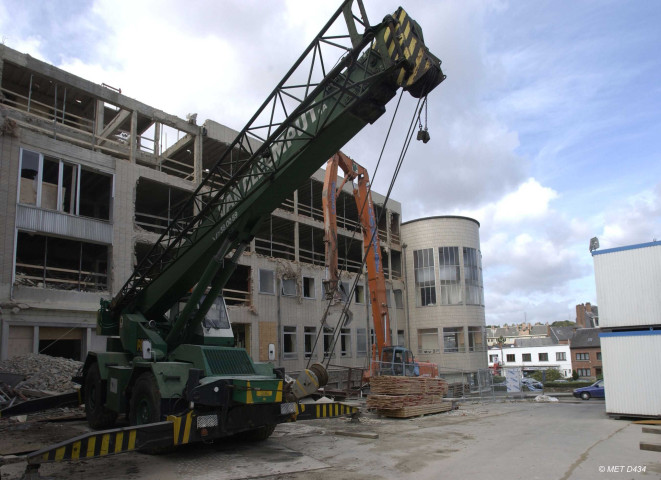 Namur. Salzinnes. Ancienne maternité. Début du chantier de démolition.