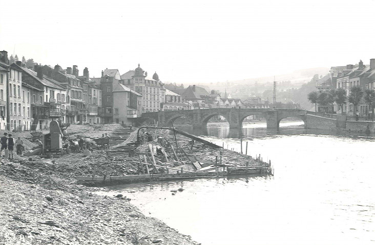 Vieux pont de Liège. Quai de la Maladrerie