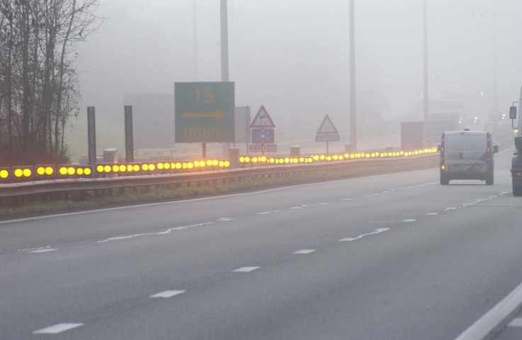 Namur. Viaduc de Beez. E 411. (sens Bruxelles vers Arlon). Eclairage antibrouillard.