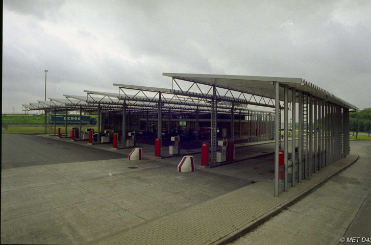 Enghien. A8. Infrastructures et équipements divers.