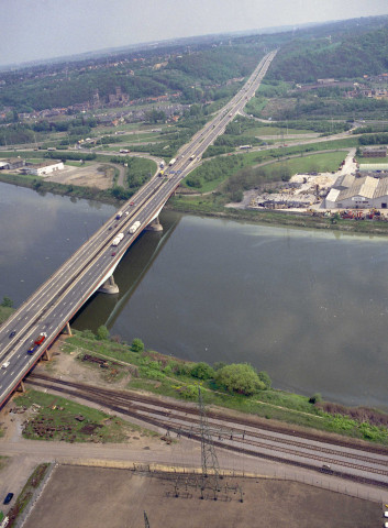 Herstal. Viaduc autoroutier.