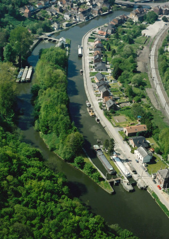 Thuin. Vues aériennes de la Sambre.