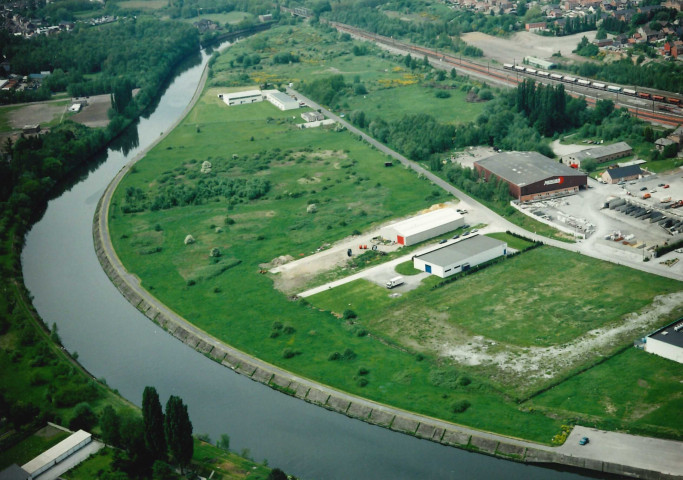 Sambreville. Tamines. Zone portuaire industriel et commercial. Gare.