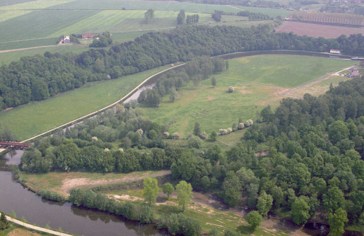 Méandre en aval du pont de la Planchette.