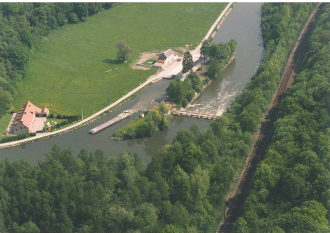 Fontaine-l'Evêque. Leernes. Barrage-écluse 7, Trou Aulne.