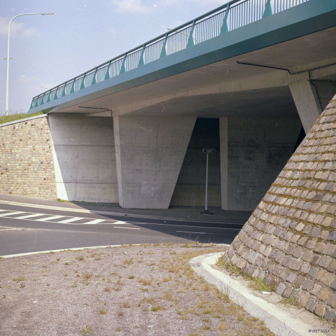 Sambreville. Auvelais. Bois Sainte-Marie. Garde-corps et corniche.