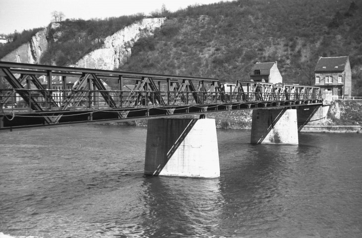 Yvoir. Nouveau pont sur la Meuse.